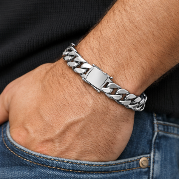 Bosie miesten teräsketjurannekoru 10 mm kotelolukolla