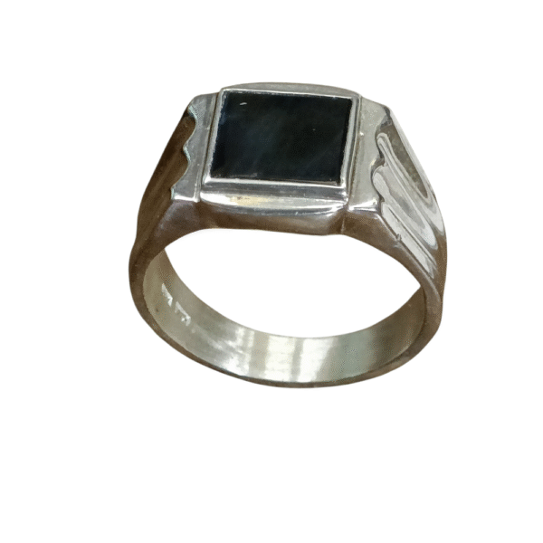 Miesten hopeinen kantasormus spektroliittikivellä - Image 5