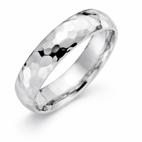 taottu titaanisormus 6mm Schalins taottu titaaninen kihlasormus