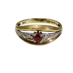 Vintage 14K rubiinisormus timanteilla, käyttämätön vuodelta 1976.