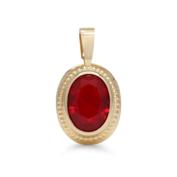 Keltakultainen ovaaliriipus, jossa 6×8 mm punainen zirkoni.