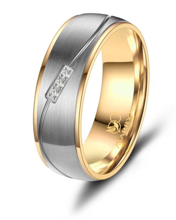 Kullattu titaanisormus, jossa 3 cubic zirkonia -kiveä.