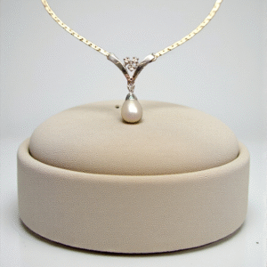 vintage 14k kulta–valkokulta helmikaulakoru timanteilla – 42 cm