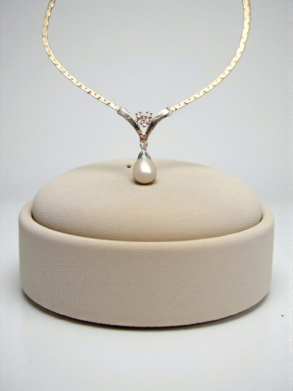 vintage 14k kulta–valkokulta helmikaulakoru timanteilla – 42 cm