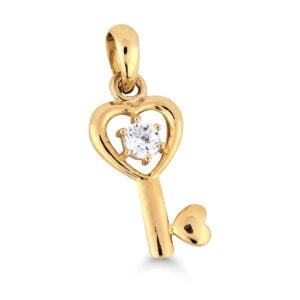 Keltakultainen avainriipus sydämellä ja kirkkaalla zirkonilla.