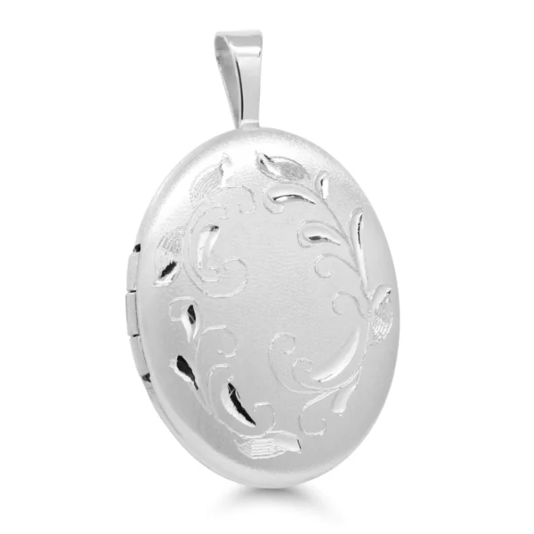 Hopeinen ovaali medaljonki köynnöskaiverruksella