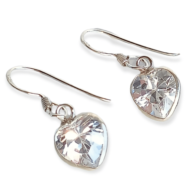 Roikkuvat sydänkorvakorut hopeaa